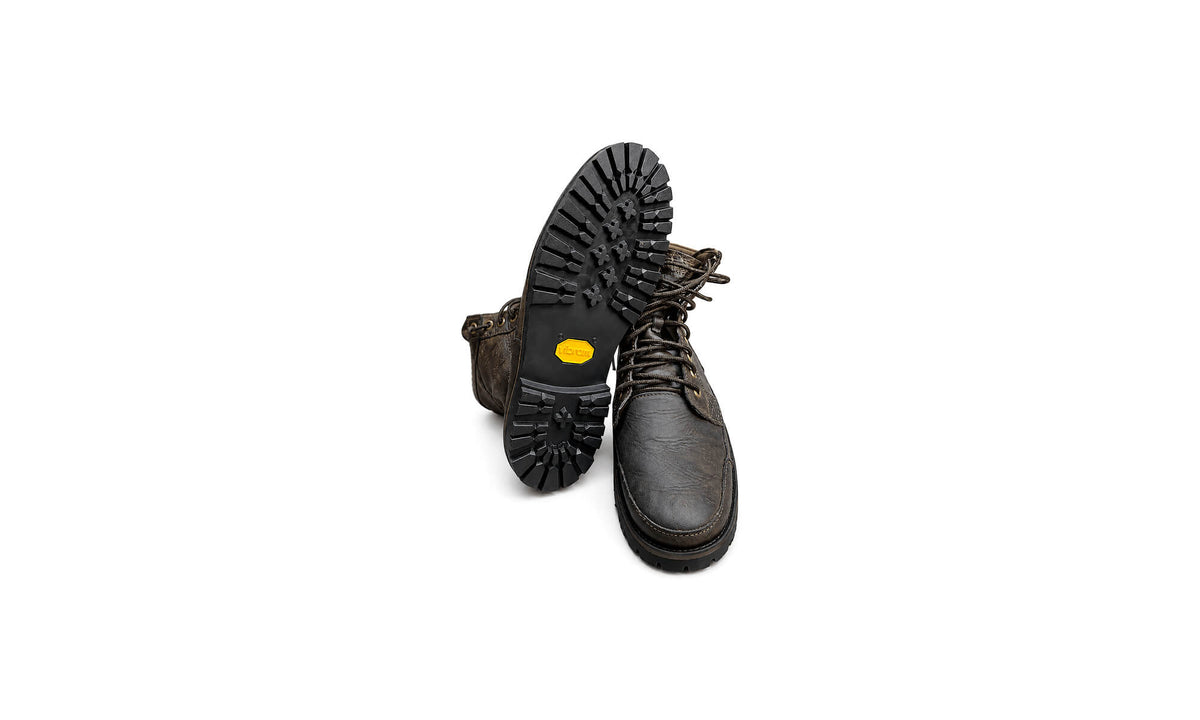 Scarpa dopo la riparazione artigianale